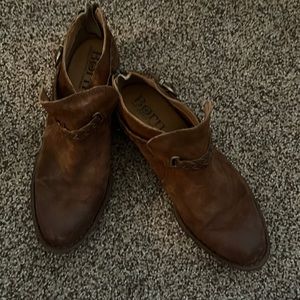 Born boots 7.5 brown distressed leather